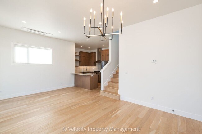 Building Photo - M713
