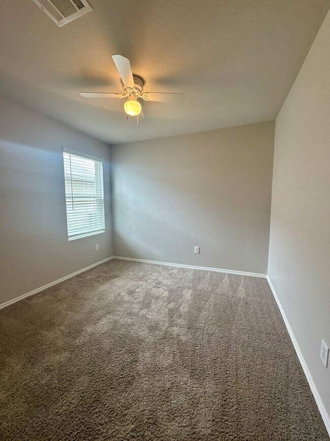 Building Photo - AVAILABLE IN BULVERDE!  In Hidden Trails S...