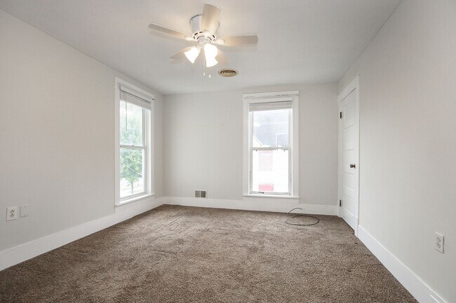 Building Photo - 1432 W 110th St