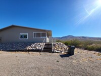 Building Photo - Private 1 Bedroom 1 Bathroom Home - Over 9...