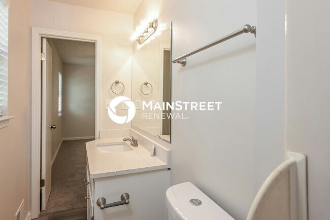 Building Photo - 3 Bedroom Pet-Friendly Home in RIVERDALE, ...