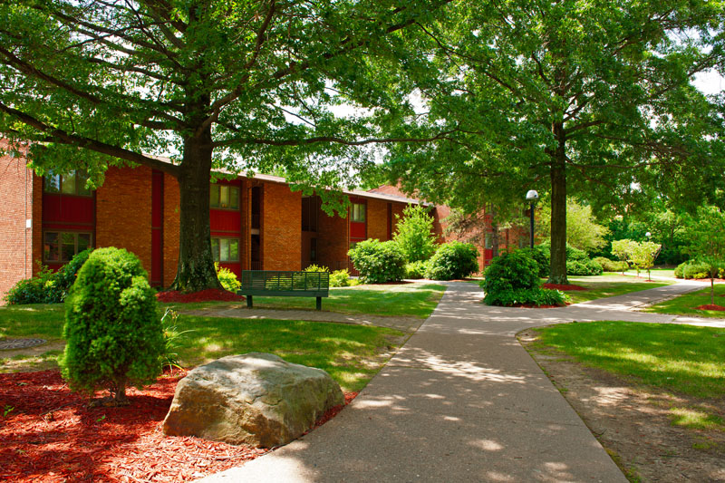 Community - Monroeville Apartments at Deauville Park