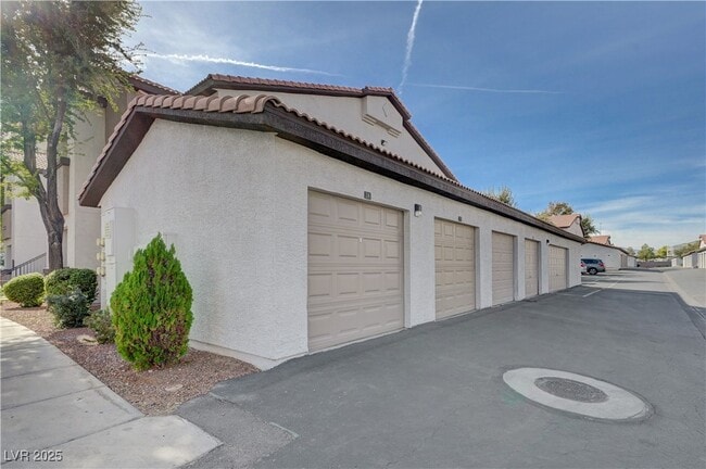 Building Photo - 2615 W Gary Ave