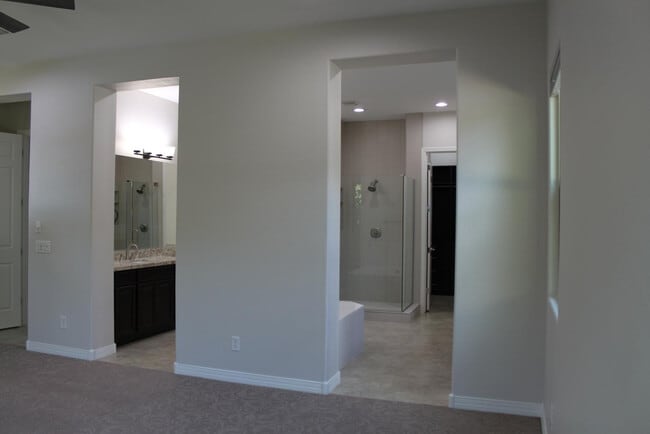 Building Photo - 3458 E Loma Vista St