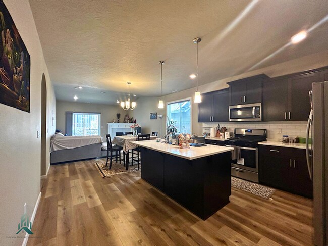 Building Photo - Single-family Home for Rent