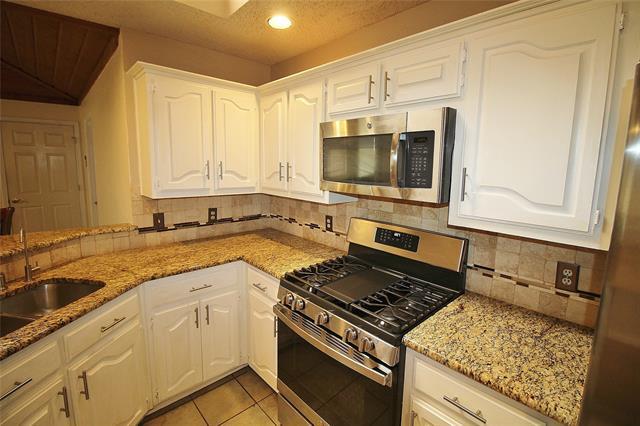 Building Photo - 906 Moore St