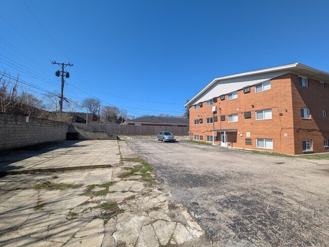 Building Photo - 110 Cromwell Pl