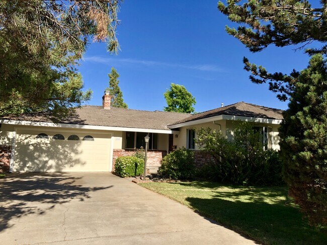 Building Photo - 4044 Cayente Way