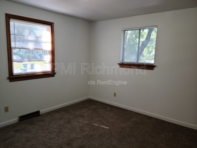 Building Photo - 8010 Sycamore Ln