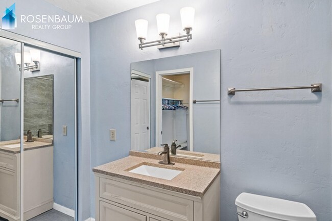 Building Photo - Charming 1-bed, 1-bath second-floor condo unit in the Barcelona Manor Condominiums!