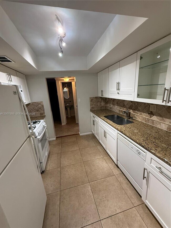 Building Photo - 10661 SW 113th Pl