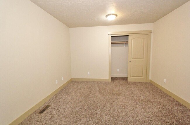 Building Photo - 1161 Kaetzel Way