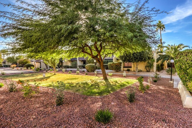 Building Photo - "Spacious 3-Bedroom Oasis with 1.5 Baths i...