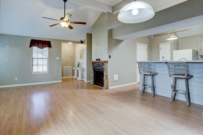 Building Photo - 20226 Linden Tree Dr