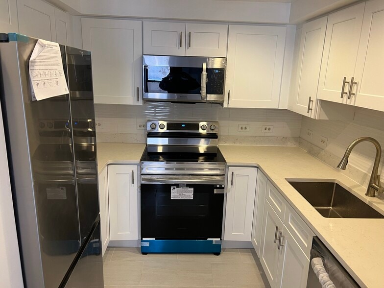 Building Photo - 534 Commonwealth Ave