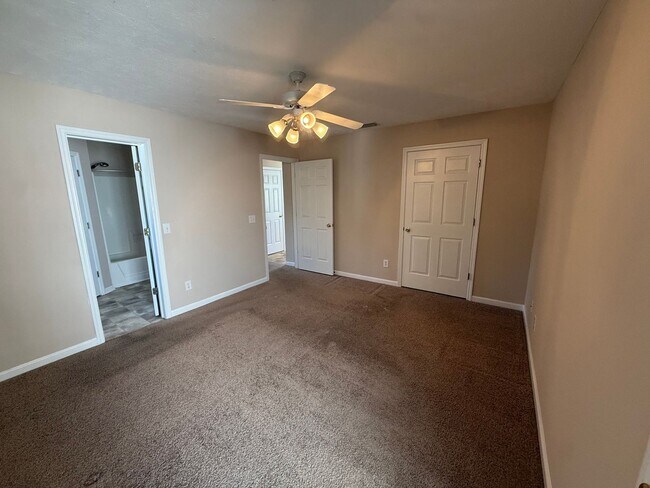 Building Photo - Convenient Murfreesboro Living – 3 Bed, 2 Bath with 2-Car Garage