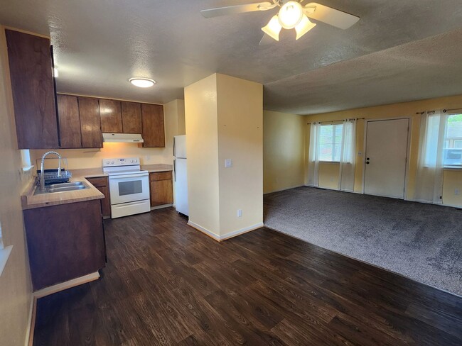Building Photo - 1319 Langley Dr