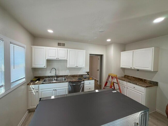 Building Photo - 4640 N 54th St
