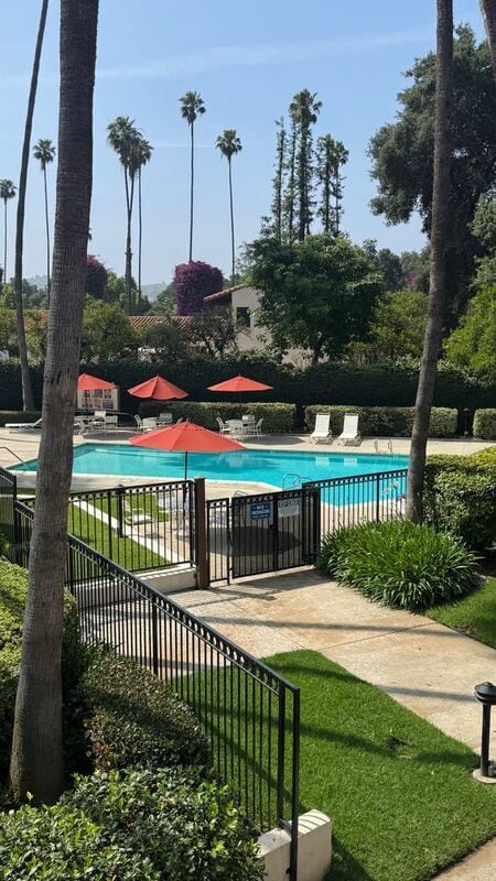 Building Photo - 452 E Bougainvillea Ln