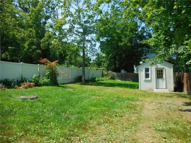 Building Photo - 17 Lake Ave