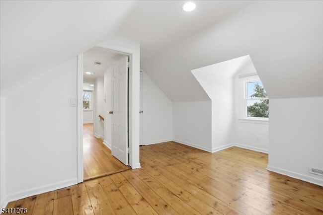 Building Photo - 81 Glen Ave