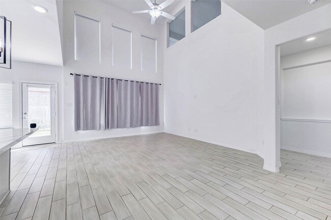 Building Photo - 30711 Thicket Ct