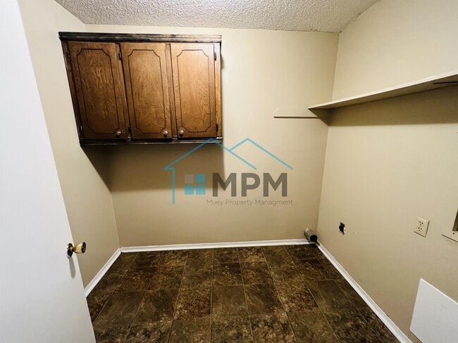 Building Photo - 113 Hilltop Dr