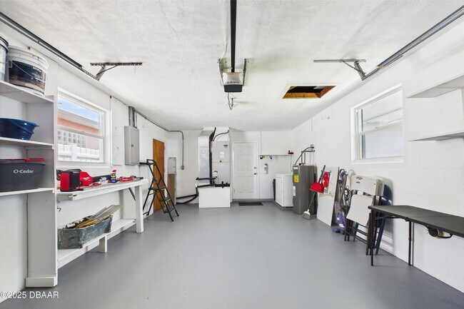 Building Photo - 4035 Oriole Ave