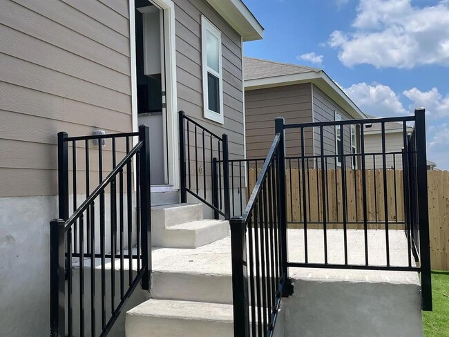 Building Photo - 627 Alterra Way