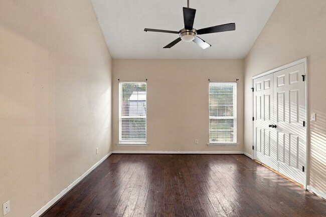 Building Photo - 5891 Southwood Pkwy