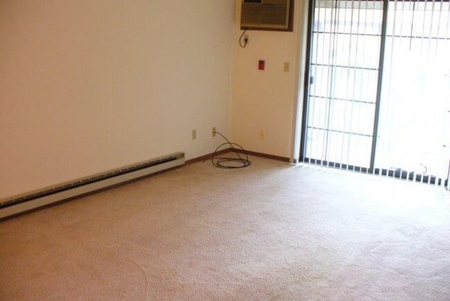 Building Photo - 203 Ski Ct