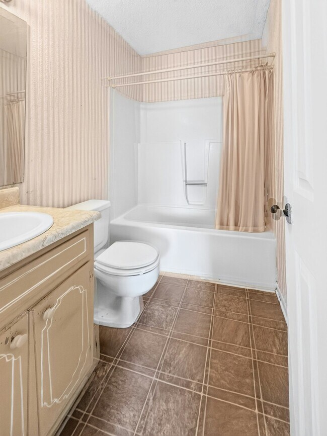 Building Photo - 6209 Friar Tuck Dr NW