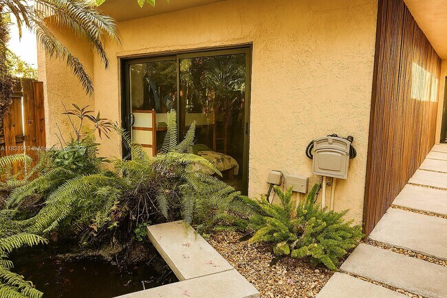 Building Photo - 7441 Bay Hill Dr