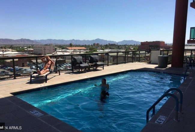 Building Photo - 310 S 4th St