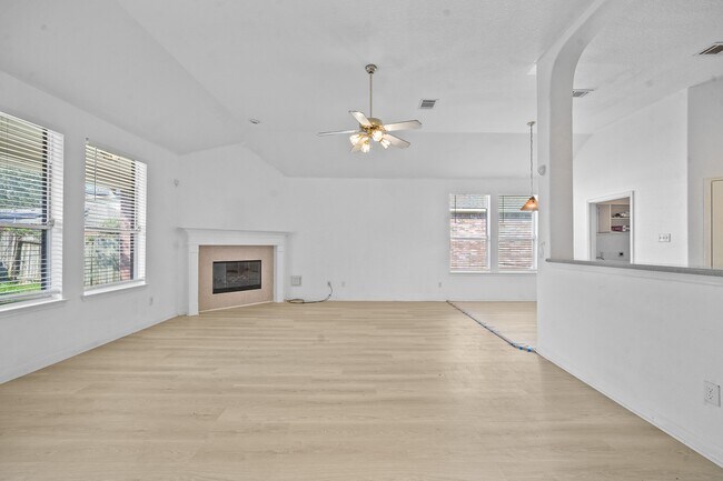 Building Photo - 4815 Plum Forest Rd