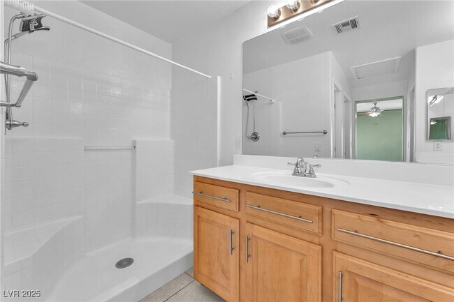 Building Photo - 2526 Begonia Valley Ave