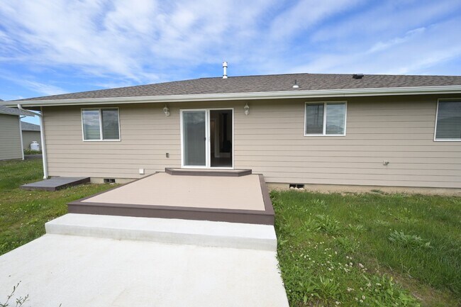 Building Photo - Newer 3 bed 2 bath home in Carlsborg