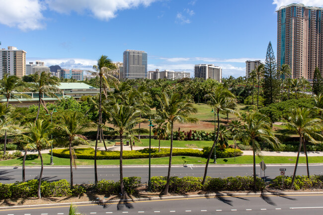 Building Photo - 1920 Ala Moana Blvd