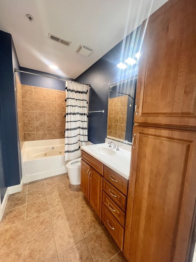 Building Photo - RENT SPECIAL! Mayfaire Townview 3rd floor ...