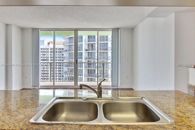 Building Photo - 1756 N Bayshore Dr