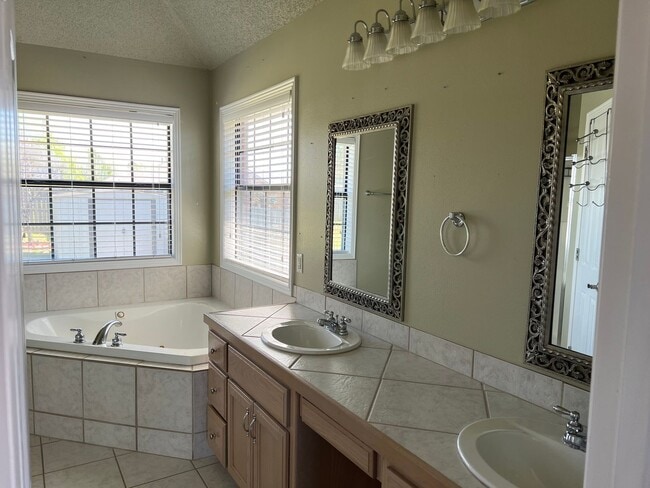 Building Photo - 3 Bed 2 Bath House Right down the road from Northridge Middle School.