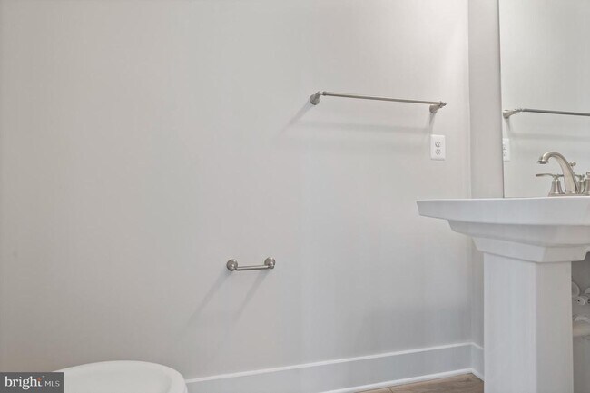 Building Photo - 2709 Light St