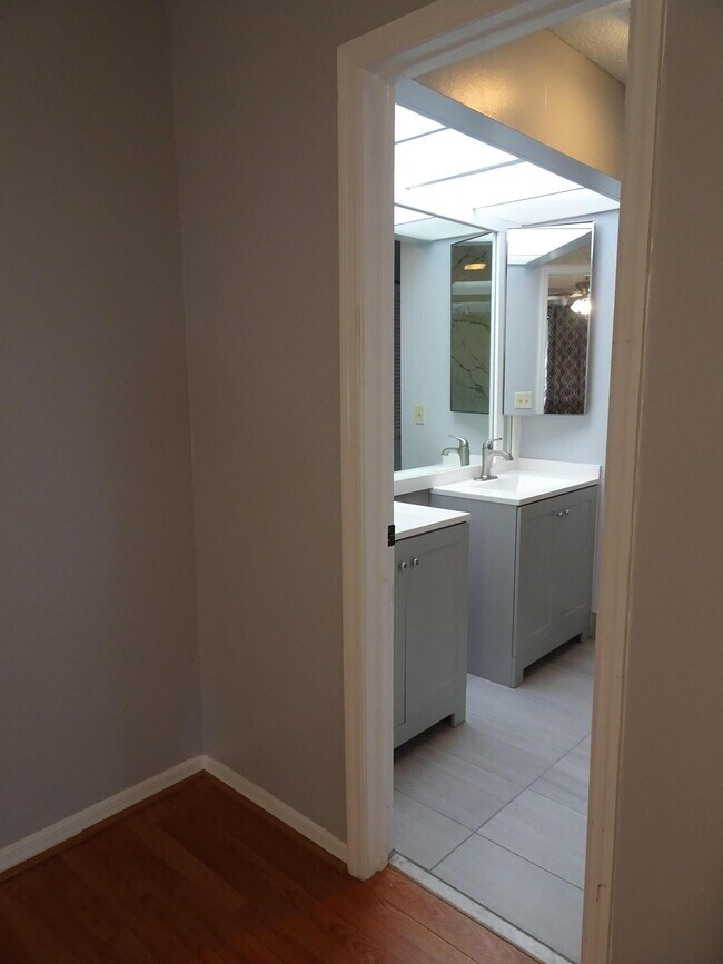 Building Photo - 12260 Sag Harbor Ct