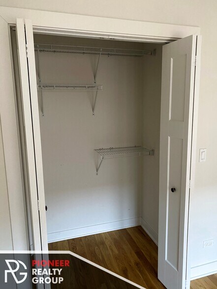 Building Photo - 2211 W Eastwood Ave