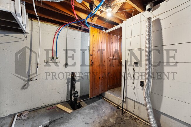 Building Photo - 2318 E Mesita St