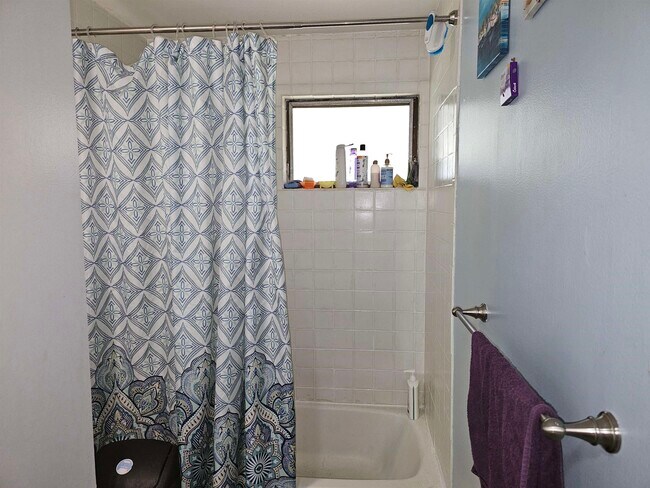 Building Photo - 616 Portland St