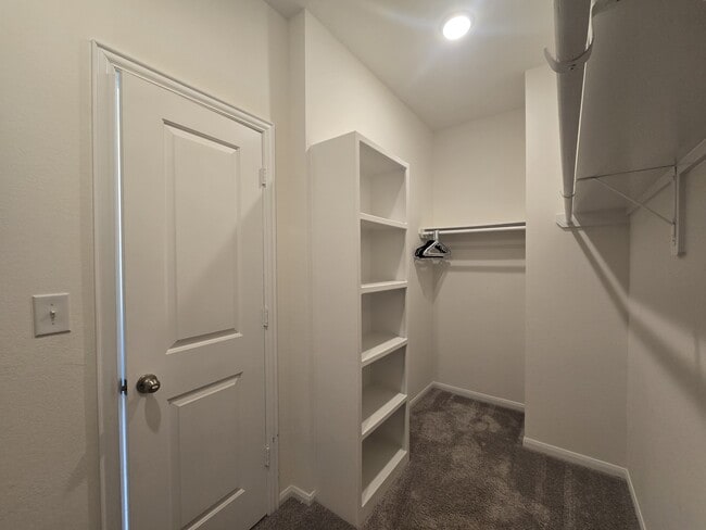 Building Photo - 7318 Parkview Dr