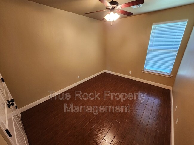 Building Photo - 1413 N Monte Vista St