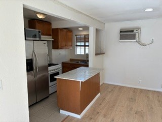 AC centralized in unit... - 18771 Strathern St