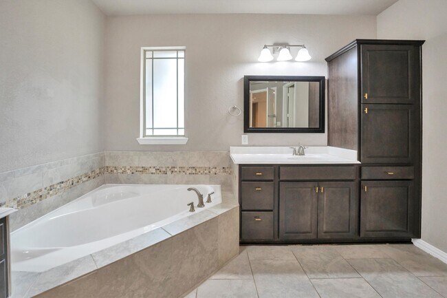 Building Photo - 6723 Mossridge Dr